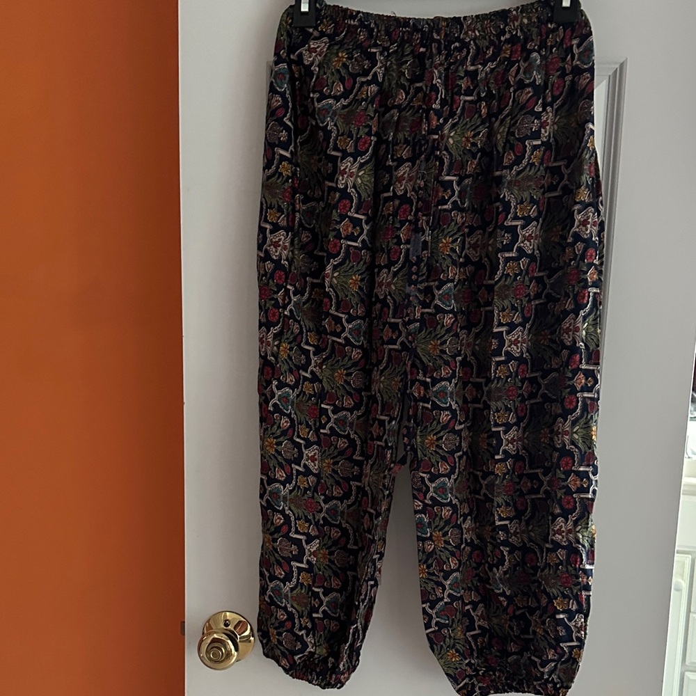 Women’s Multicolor Patterned capris